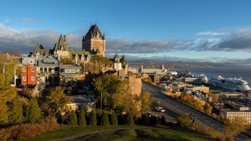 Photo de la ville de Québec avec le Château Frontenac en arrière-plan.